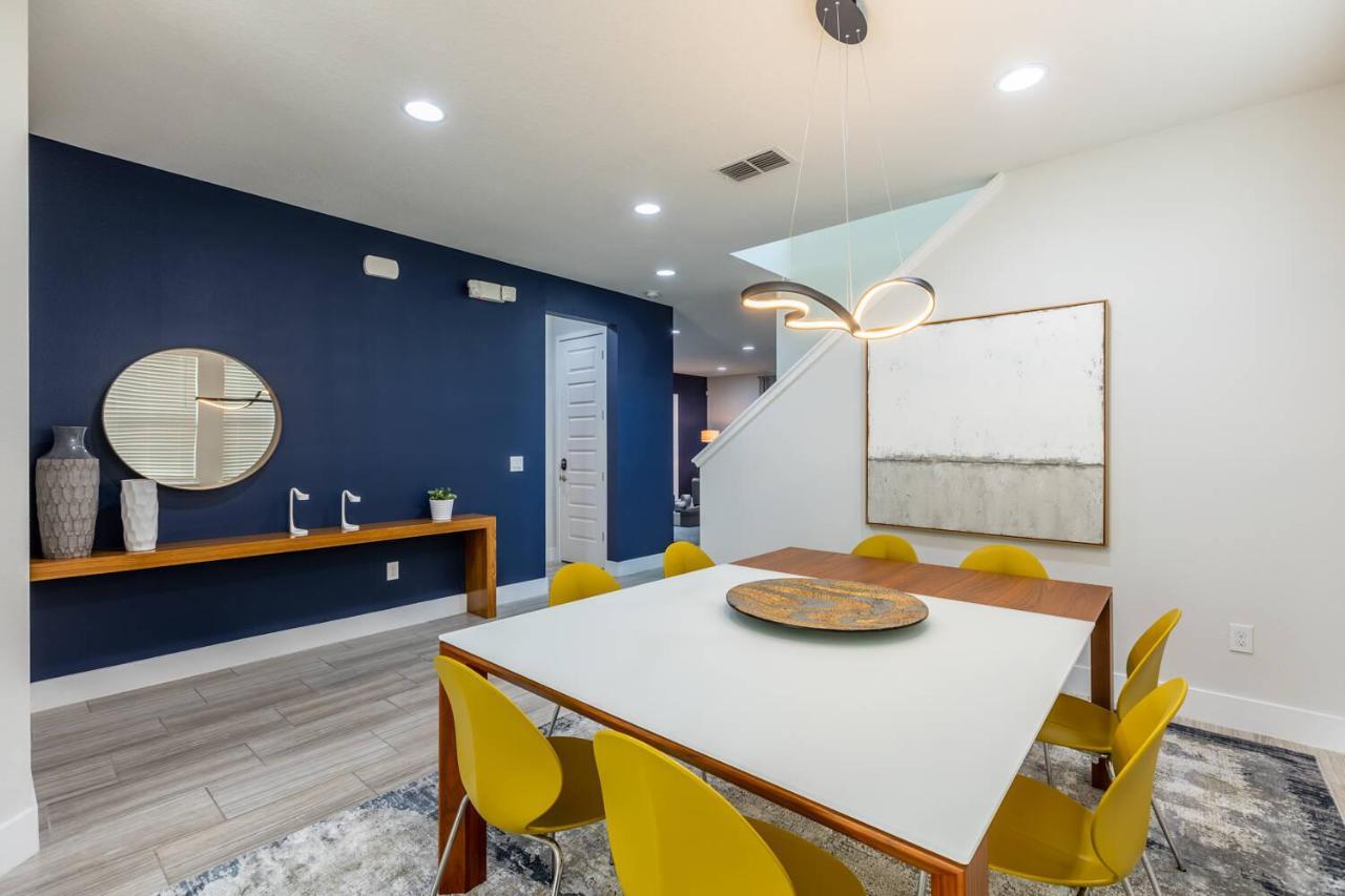 Hébergement de vacances Comfy Modern House W Pool Perfect Location *